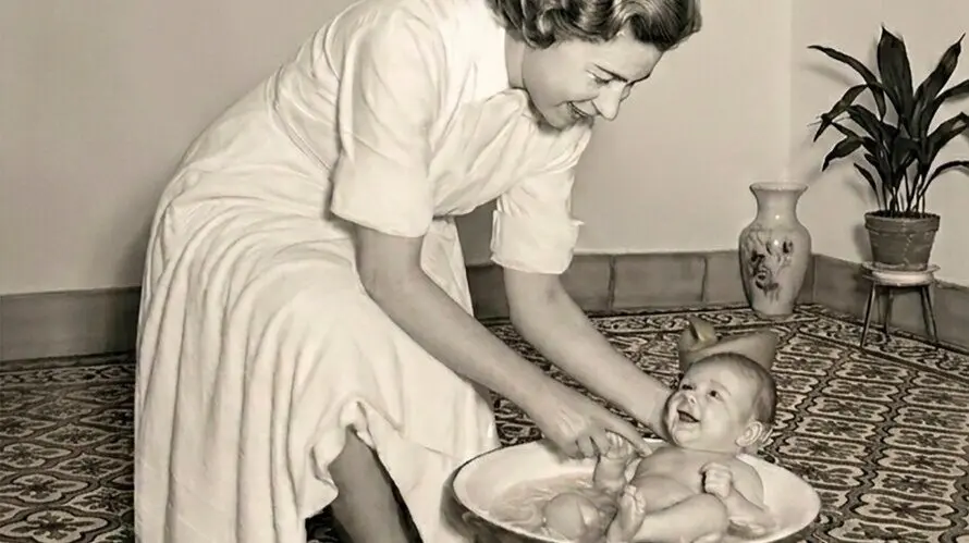 LOPERA ACOGE UNA CONFERENCIA SOBRE LA HISTORIA DE MATRONAS Y PARTERAS CON MOTIVO DEL 8M