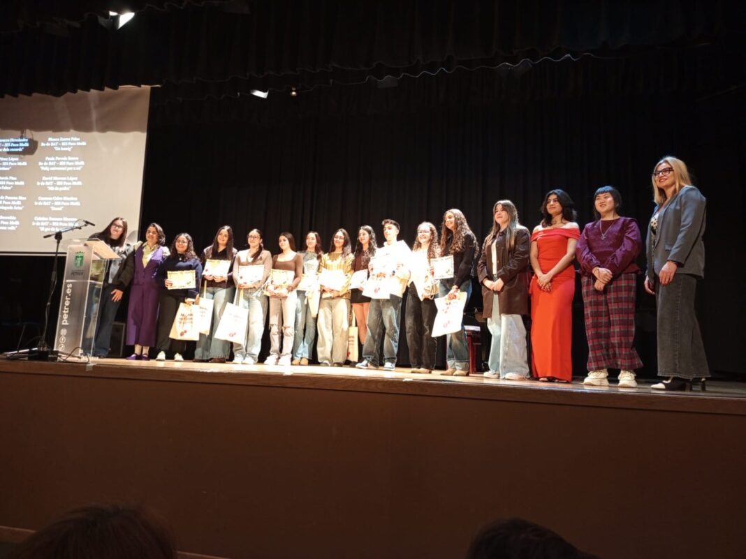 LOS JÓVENES ESCRITORES