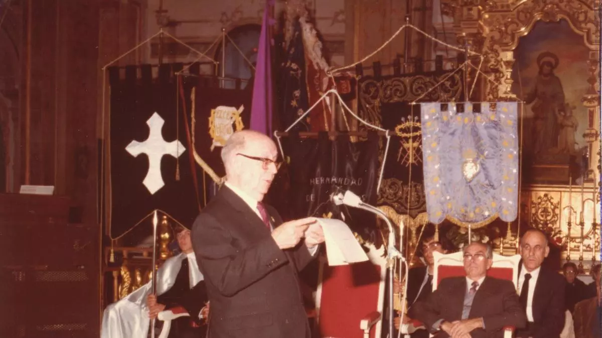 ANUNCIANDO LA SEMANA SANTA: EL PREGÓN Y EL PREGONERO