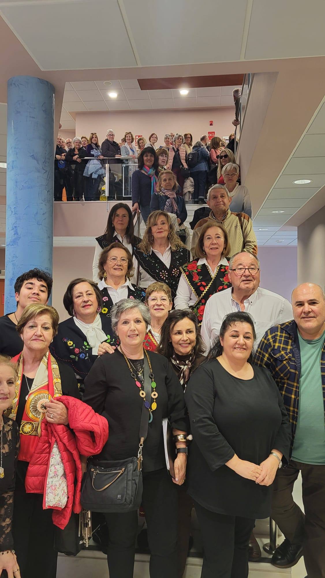 VISITA A VALDEPEÑAS DE LA ASOCIACION DE ALUMNOS MAYORES DE LA UNIVERSIDAD DE JAÉN