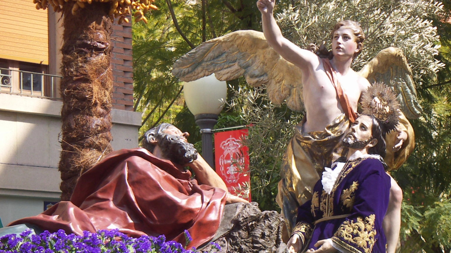 MURCIA SE ENGALANA PARA LA SEMANA SANTA: LOS BARRIOS SON EL CORAZÓN DE LA FE Y LA TRADICIÓN