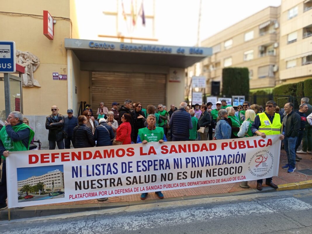 OTRA CONCENTRACIÓN POR LA SANIDAD PÚBLICA EN ELDA (ALICANTE)