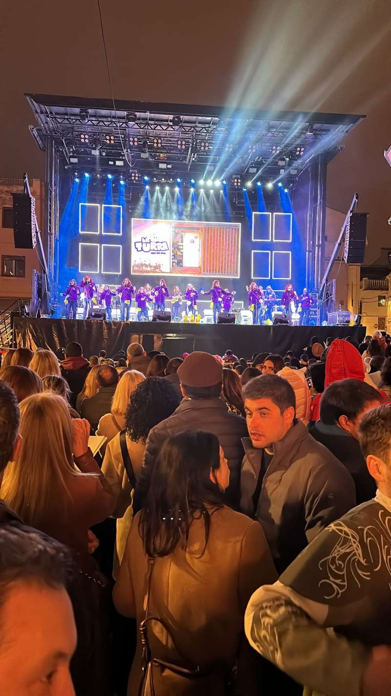 VILLAR DEL ARZOBISPO (VALENCIA) APLAUDE EL XXXIX CONCURSO DE MURGAS