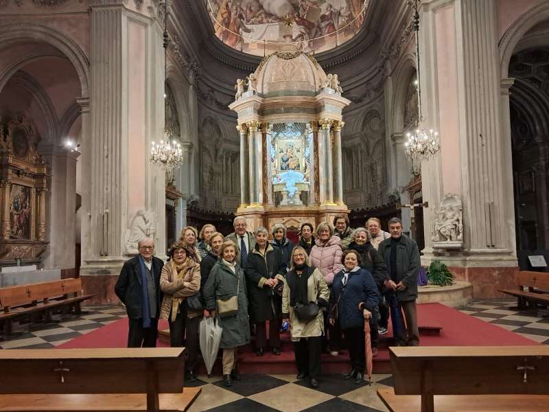 LOS ALUMNOS DE L’ ESEV DE LA REAL ACADEMIA DE CULTURA VALENCIANA VISITAN LA IGLESIA DEL TEMPLE