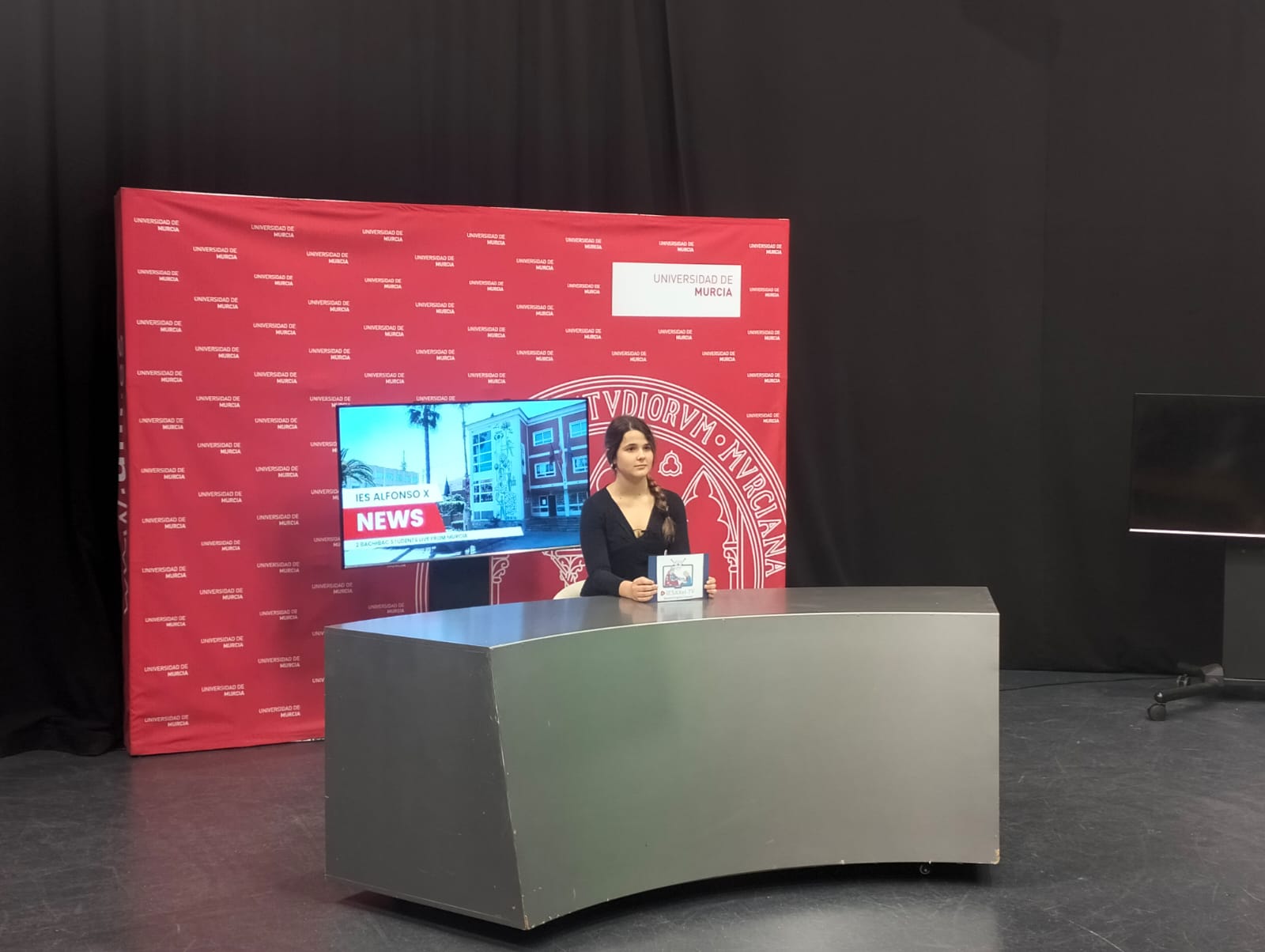 VISITA DE LOS  ALUMNOS ALFONSO X EL SABIO