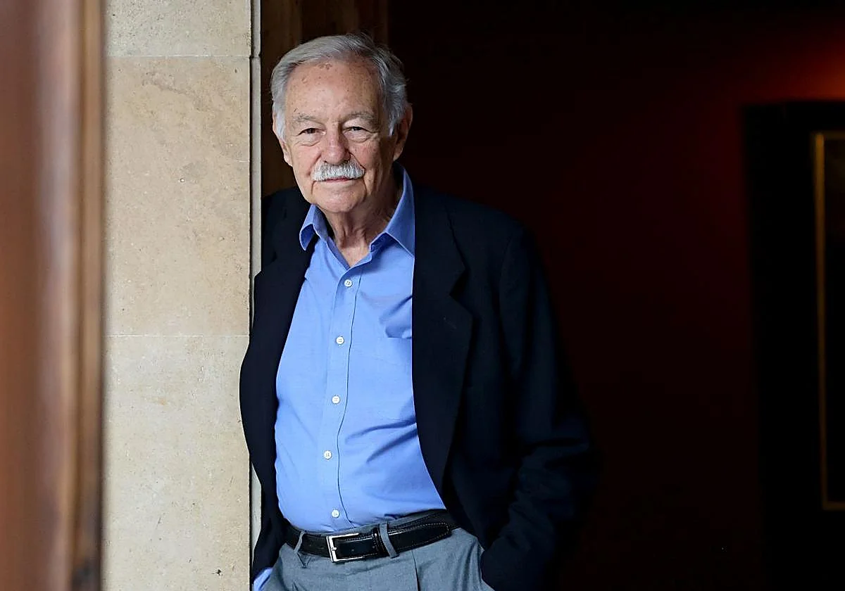 EDUARDO MENDOZA Y UN ‘NOIR’ SATÍRICO