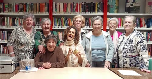 EL CLUB DE LECTURA «CORUJAS» LO COMPONEN NUESTRAS MAYORES DE GALÁPAGOS