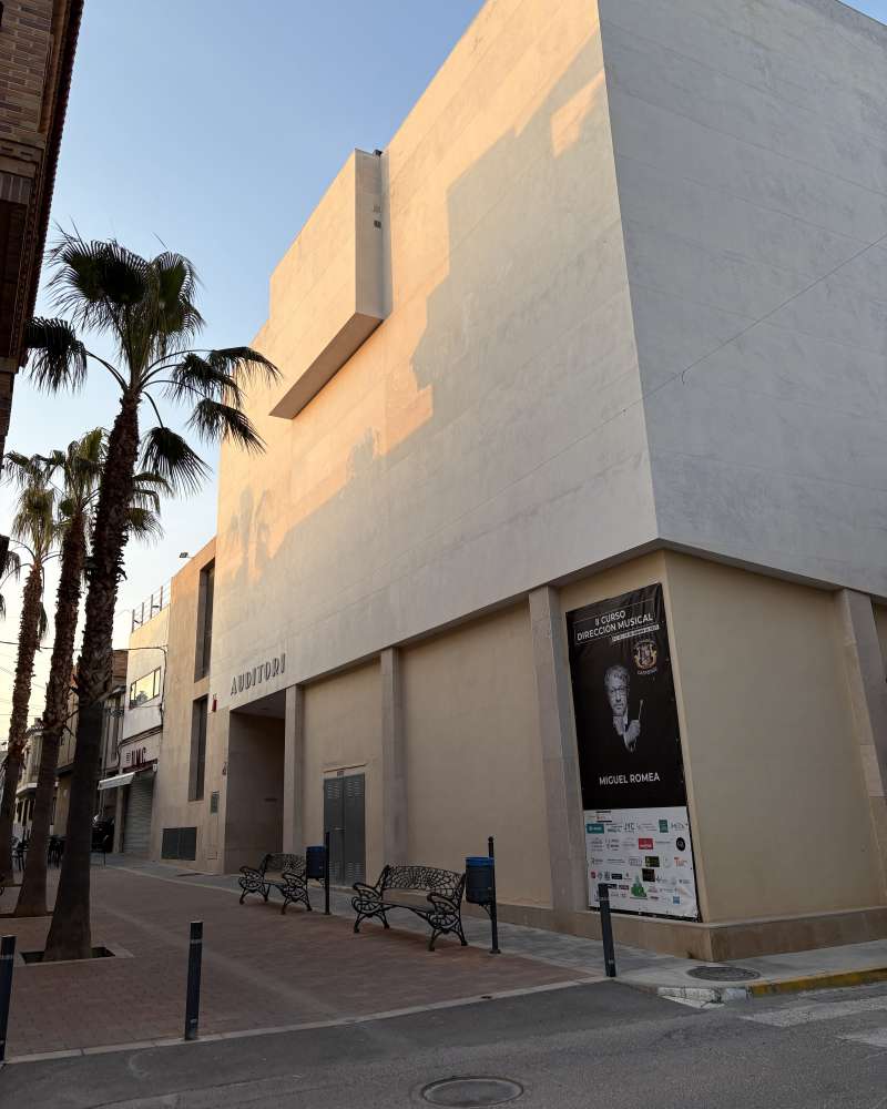 LA BANDA SINFONÍA DE LA UNIÓN MUSICAL CASINENSE, BUSCA DIRECTOR.