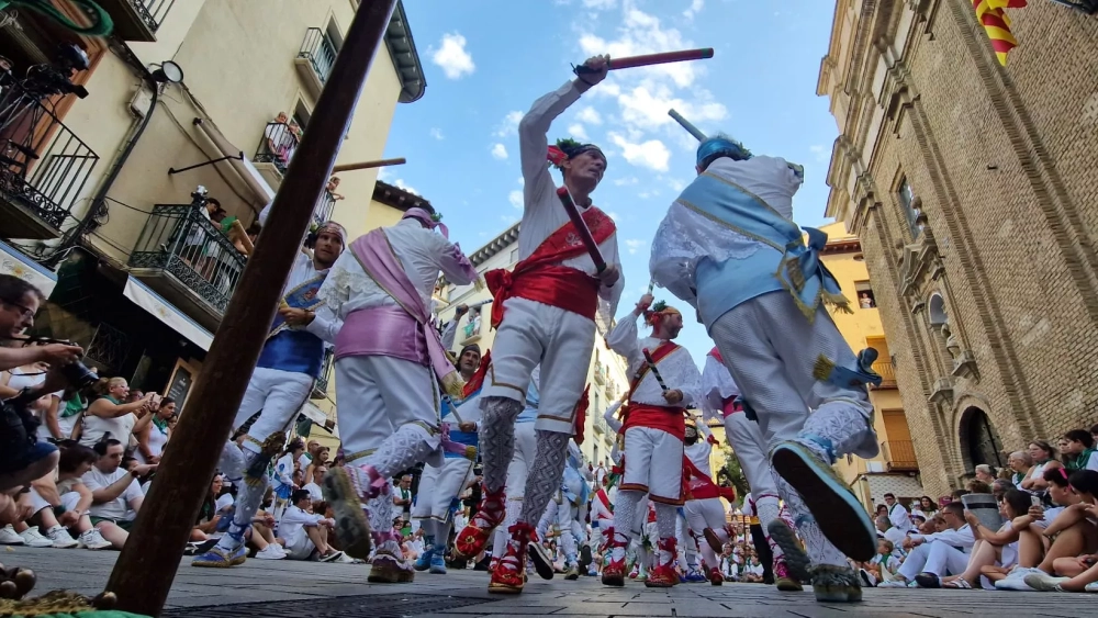 LOS DANZANTES DE HUESCA PRESENTARÁN SU GRAN LIBRO HISTÓRICO EN EL PRELAURENTIS