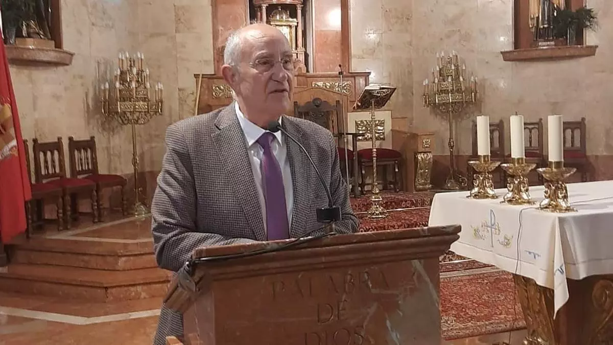 UN PREGÓN ENTRE LA FE Y LA HISTORIA: EL DOCTOR EN HISTORIA MEDIEVAL ANDRÉS MARTÍNEZ ABRE LA SEMANA SANTA EN INFIESTO