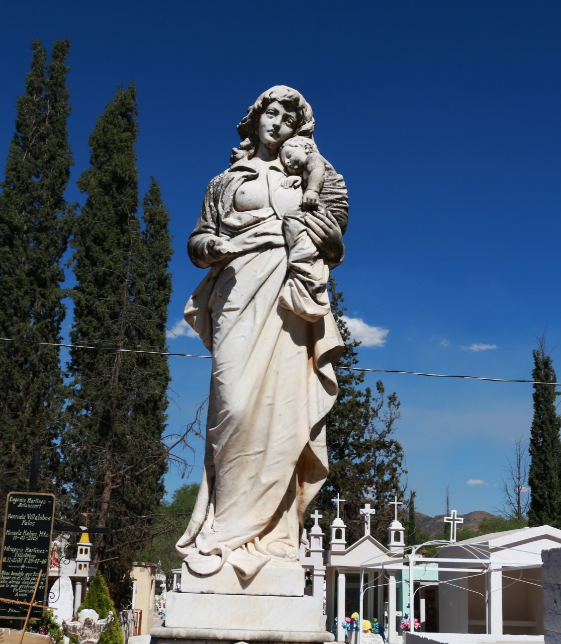 LA ESTATUA DE “LA CHICHITA” MONUMENTO EN LA CRIPTA DE CARLOS M. LLAGUNO