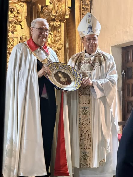 CON LOS NUEVOS CABALLEROS Y DAMAS DEL CAPITULO DE ISABEL LA CATÓLICA EN MADRIGAL DE LAS ALTAS TORRES