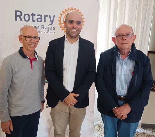 MAS DE CIEN PERSONAS ASISTEN A LA CONFERENCIA DEL DOCTOR ISRAEL GÓMEZ SÁNCHEZ.