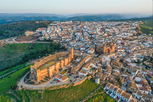 BAÑOS DE LA ENCINA, UN PUEBLO BONITO DE ESPAÑA