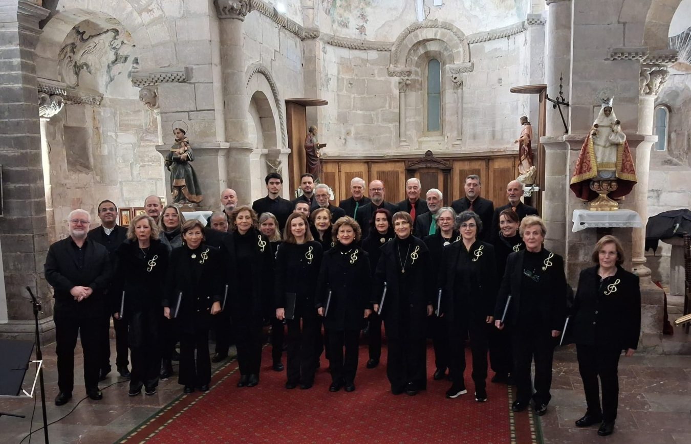 CONCIERTO HOMENAJE DEL CORO PEÑA SANTA DE CANGAS DE ONÍS EN UN AÑO EN EL QUE QUIERE RECUPERAR LA BIENAL
