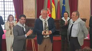 MIGUEL MASSOTTI, «EL MAESTRO DE PERIODISTAS», NUEVO CABEZUDO DE HONOR DEL ENTIERRO DE LA SARDINA