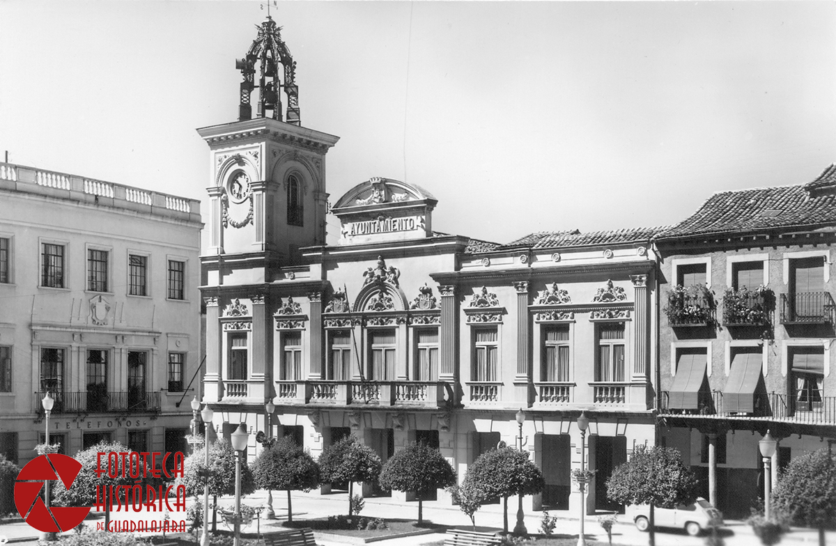 GUADALAJARA REVIVE SU PASADO EN UNA COLECCIÓN DE POSTALES DE LOS AÑOS 60