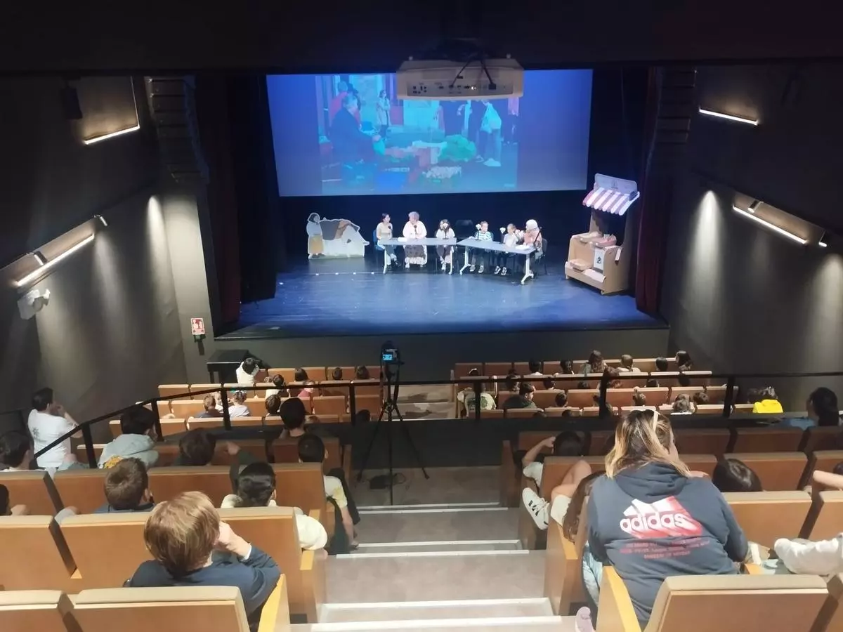 «HESTORIAS DEL MERCÁU», EL PODCAST CON EL QUE LOS ESCOLARES DE GRADO CIERRAN EL PROYECTO «CONCIENCIA HISTÓRICA» DE ESTE CURSO