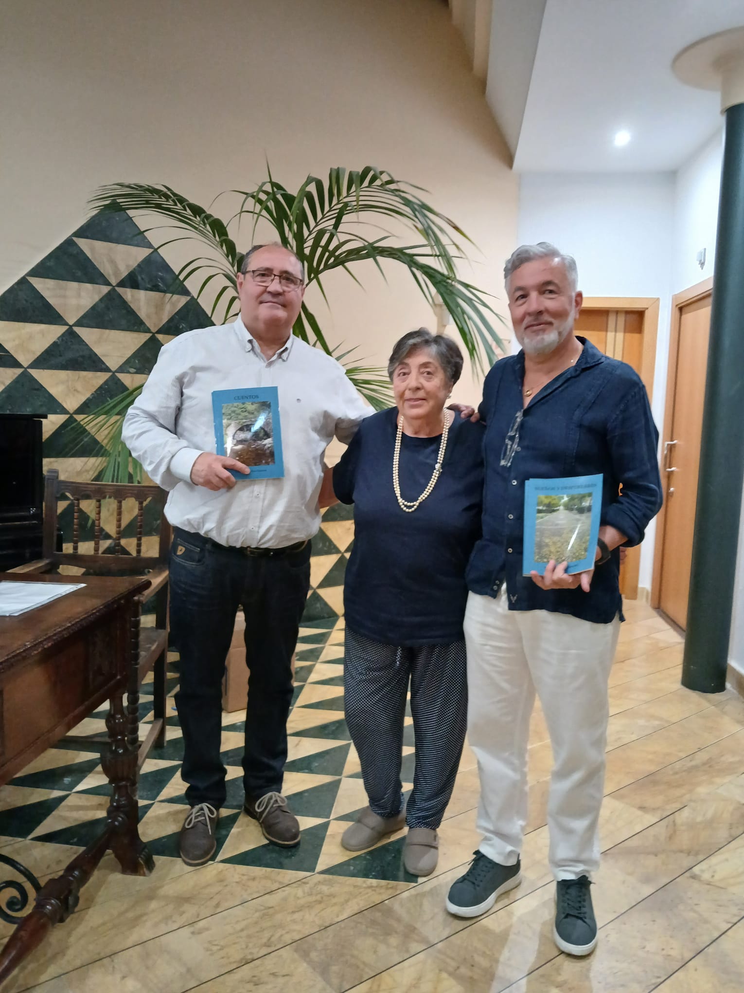 PRESENTACIÓN DE DOS LIBROS DE LA AUTORA LOCAL MARÍA SOLEDAD SÁNCHEZ-PAULETTE LOZANO, TITULADOS «SUEÑOS Y DESPERTARES » Y «CUENTOS»