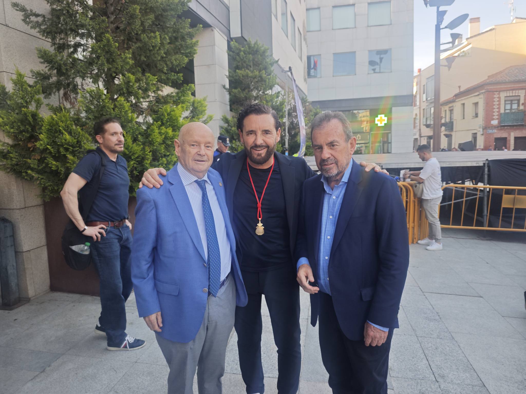 EL AYUNTAMIENTO DE GETAFE HA CONCEDIDO Y ENTREGADO EL TITULO  DE HIJO ADOPTIVO DE GETAFE, AL ENTRENADOR DEL GETAFE CF.SAD, JOSÉ BORDALÁS.