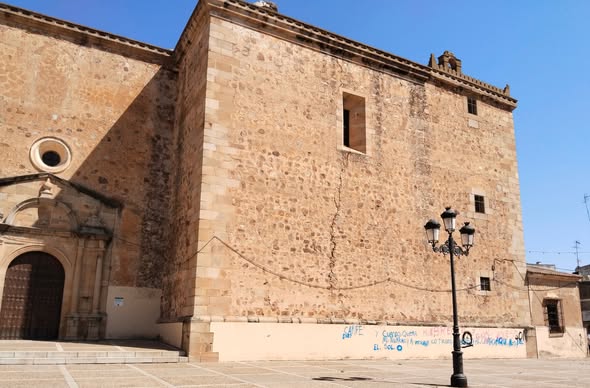 LOS ANTIGUOS EDIFICIOS NO SON NUESTROS