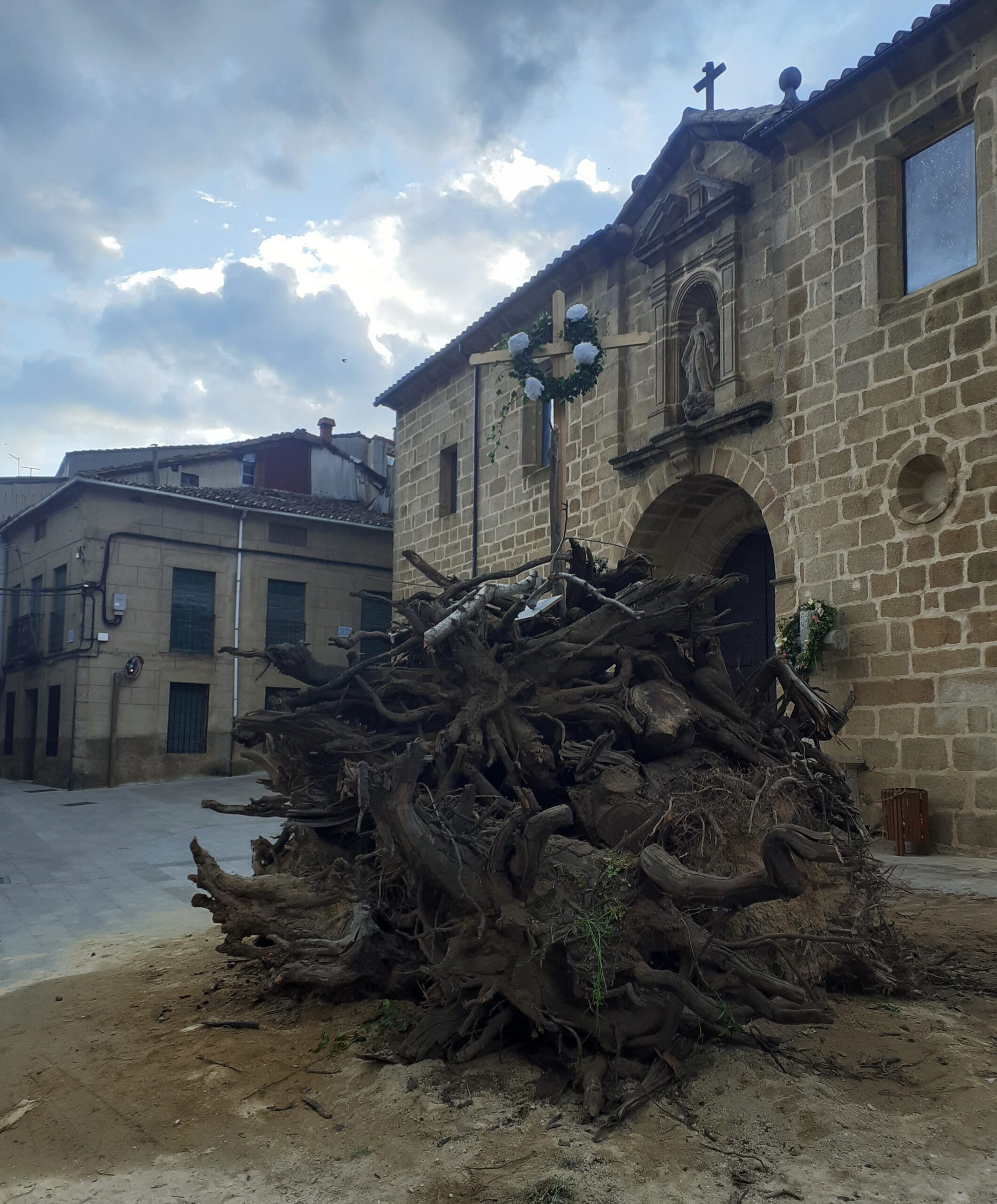 FIESTAS DE MAYO EN TORNAVACAS CARGADAS DE HISTORIA Y TRADICIÓN: EL “YA TORNAN”, LA “NOCHE DEL FUEGO” Y EL DÍA DE LA CRUZ