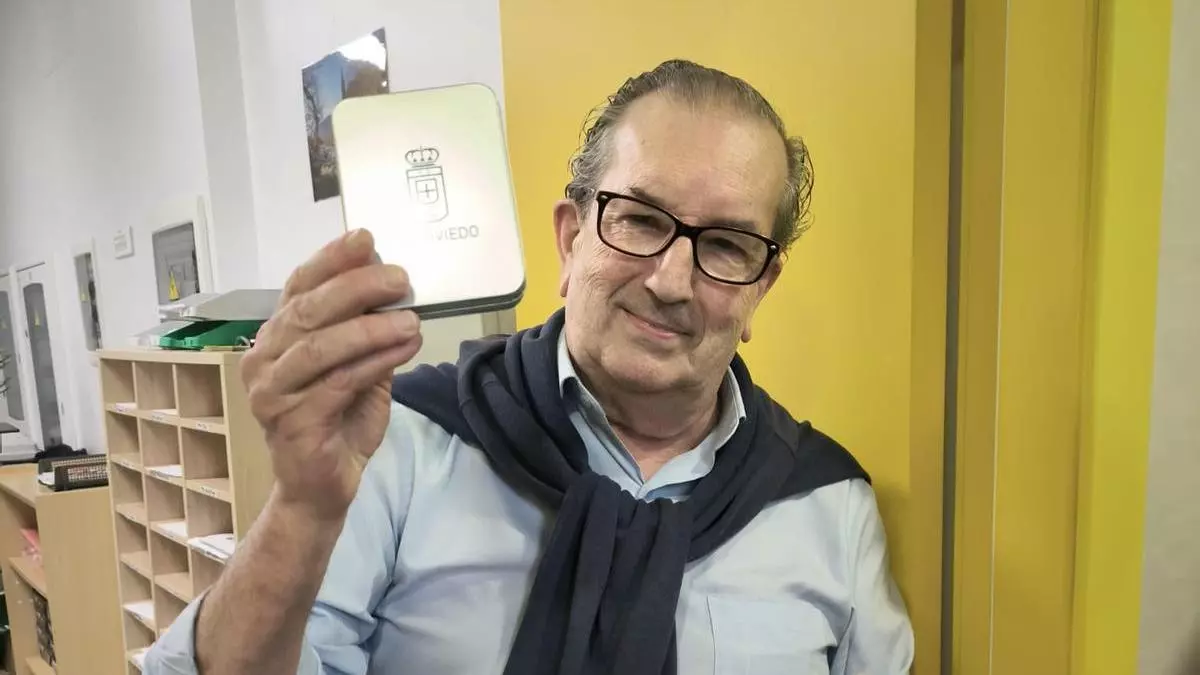 EL COLEGIO RUIZ-TILVE HOMENAJEA A UNO DE SUS MIEMBROS MÁS QUERIDOS: SU CONSERJE