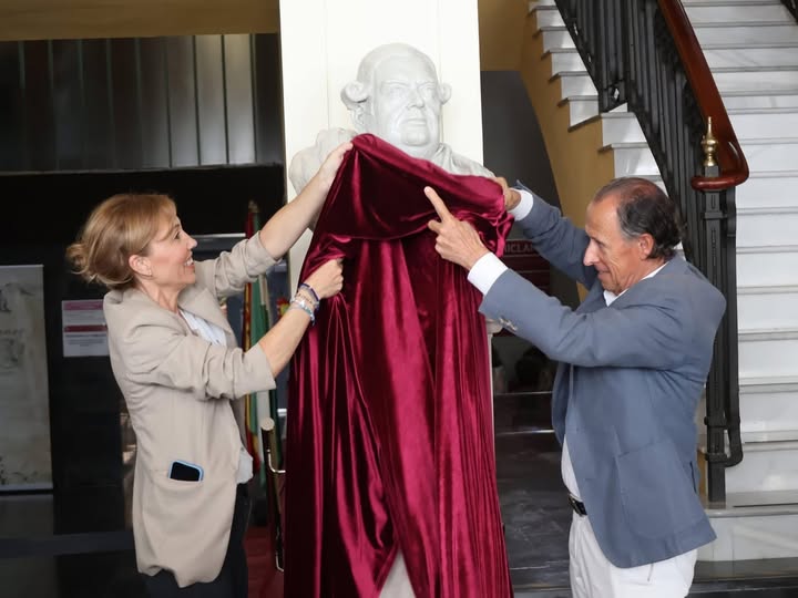 INAUGURAN UN BUSTO DE ALEJANDRO RISSO RAVASCHIO