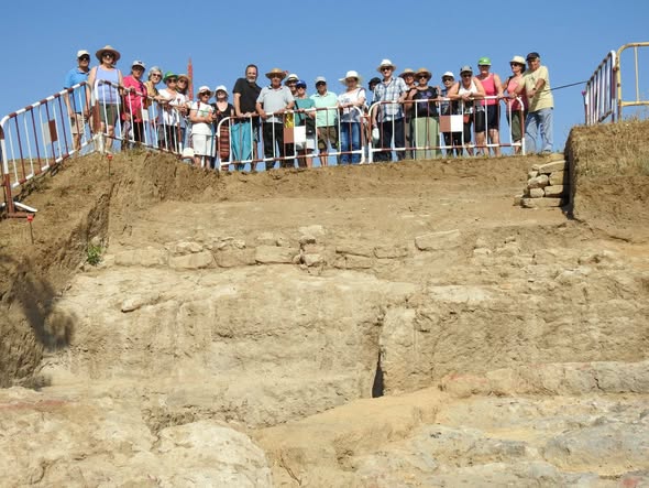 SANZOLES VISITA EL YACIMIENTO ARQUEOLÓGICO DEL VISO DE BAMBA.
