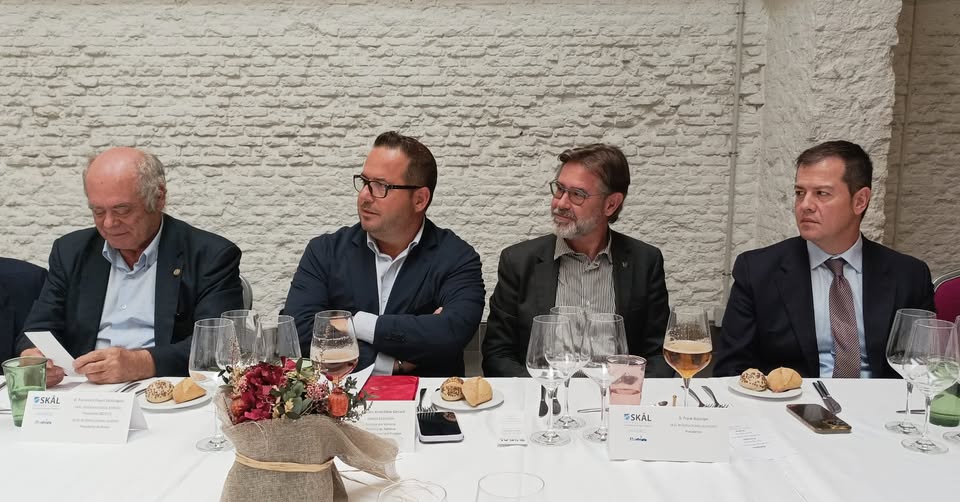 ALMUERZO CON EL SENADOR AGUSTÍN ALMODÓBAR