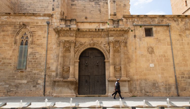 ANTONIO LUIS GALIANO PRESENTA UN AMPLIO ESTUDIO SOBRE LA HERÁLDICA DE LA CATEDRAL DE ORIHUELA
