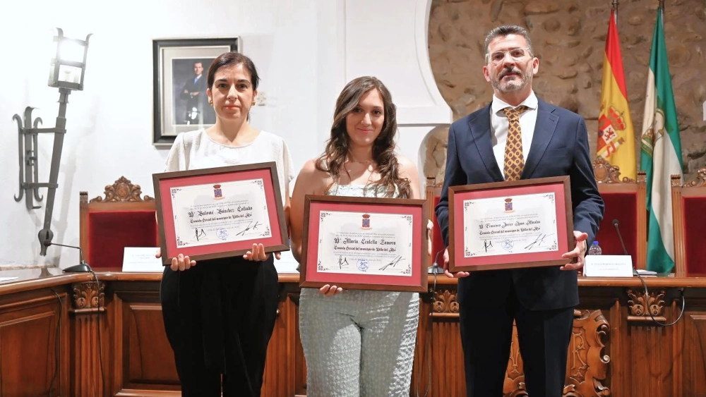 VILLA DEL RÍO NOMBRA A TRES NUEVOS CRONISTAS OFICIALES EN UN ACTO INSTITUCIONAL EN EL SALÓN DE PLENOS