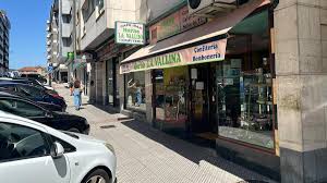 EL HORNO LA VALLINA, 45 AÑOS ENDULZANDO A SIERO Y UNA HISTORIA QUE PODRÍA TOCAR A SU FIN CON LA JUBILACIÓN DE LOS EMBLEMÁTICOS MAESTROS PASTELEROS