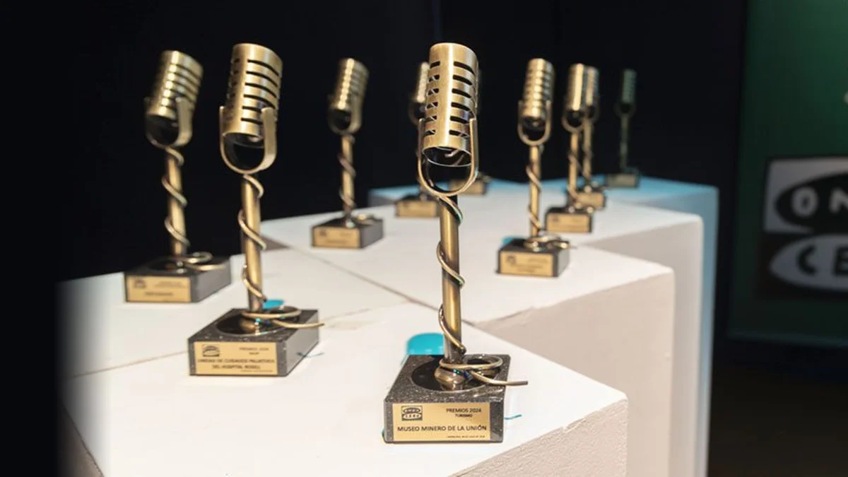 FERNANDO LÓPEZ MIRAS, MENCIÓN DE HONOR DE LOS XVII PREMIOS ONDA CERO CARTAGENA