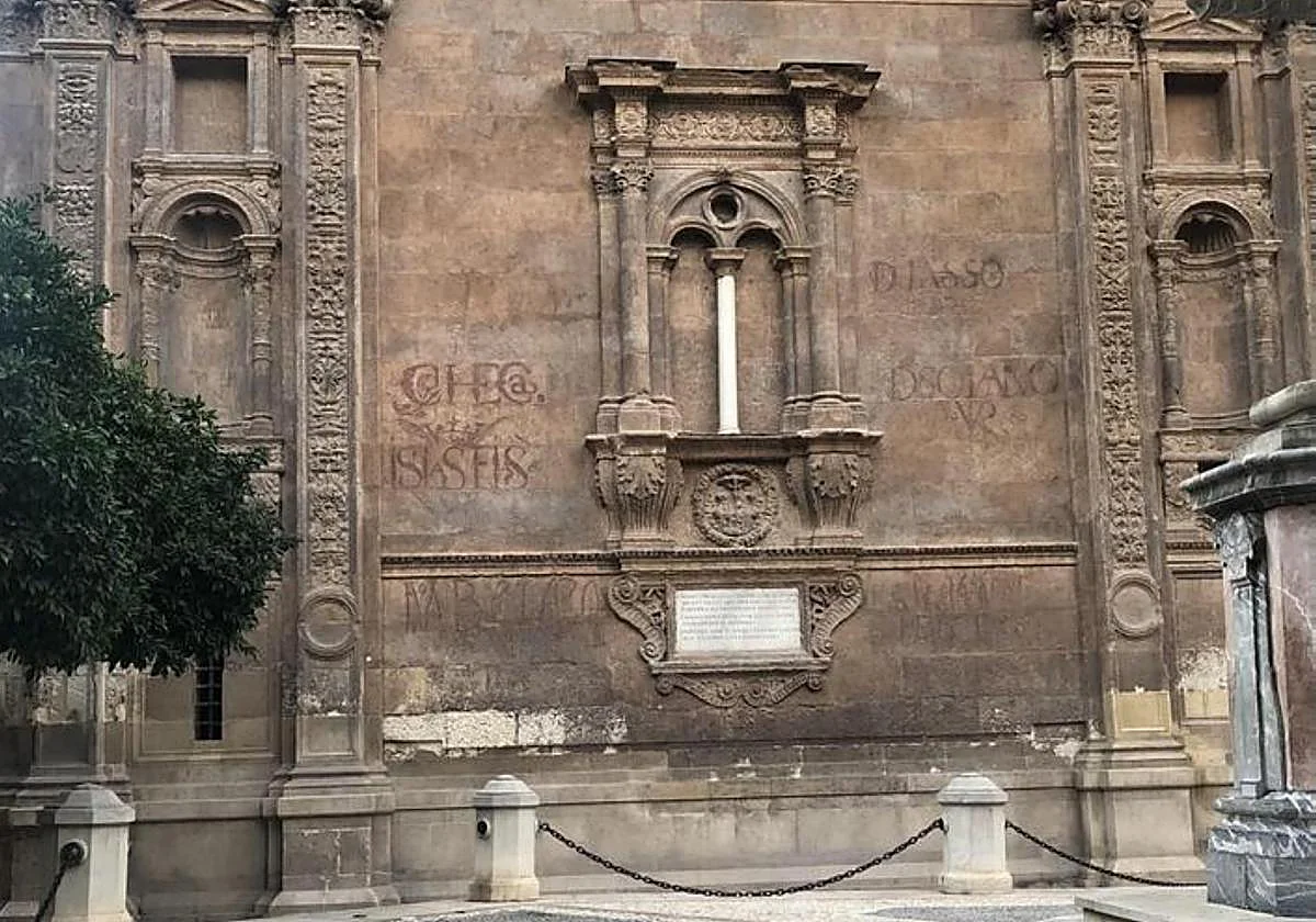 LOS GRAFITIS PROTEGIDOS QUE ATESORA LA CATEDRAL DE MURCIA