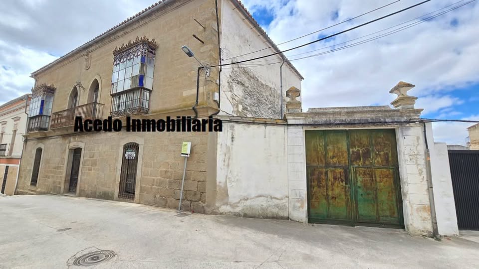 SE VENDE LA CASA PALACIO DE FRANCISCO DE LIZAUR.