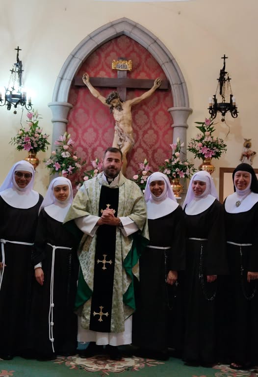 TOMA DE HÁBITOS EN EL CONVENTO DE LAS CLARISAS DE MONTIJO.