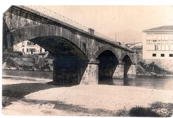 . ARRIONDAS INAUGURÓ -EN EL MISMO LUGAR SOBRE EL RÍO SELLA- TRES PUENTES EN LOS ÚLTIMOS TRES SIGLOS
