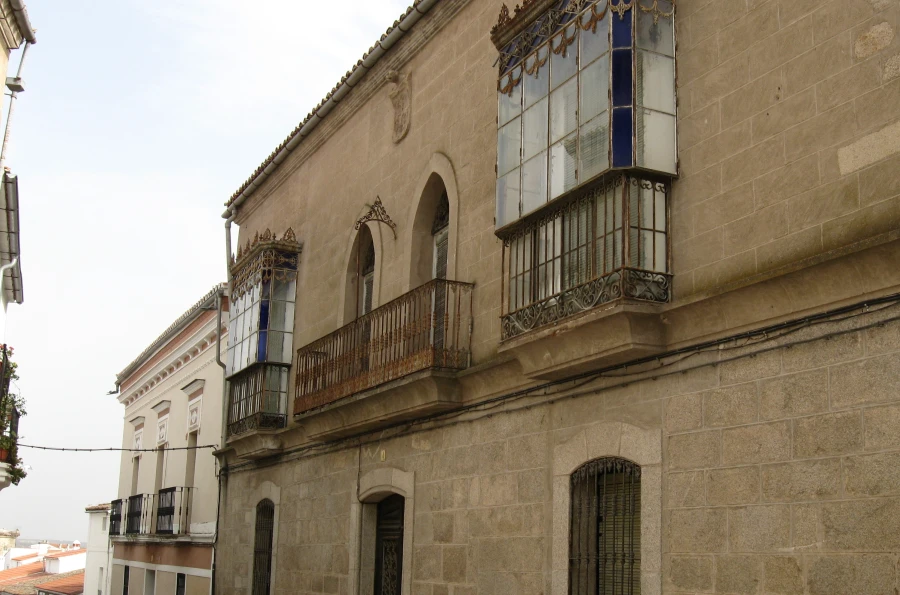 EL PALACIO DEL CAPITÁN LIZAUR DE BROZAS, A LA VENTA
