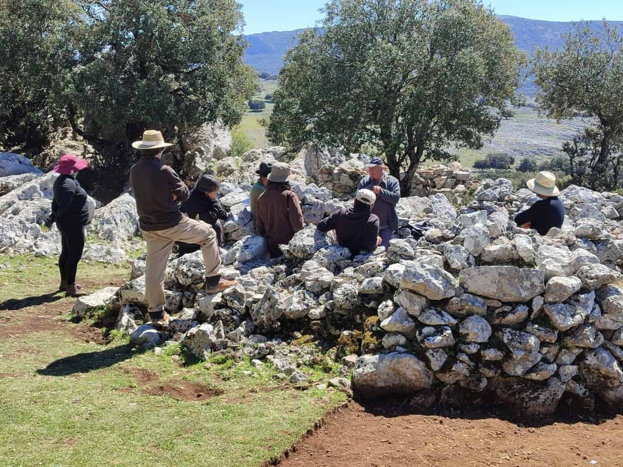ZUHEROS PONDRÁ EN VALOR SU PATRIMONIO DE PIEDRA SECA EN UNA CONFERENCIA DEL ARQUEÓLOGO JOSÉ ALBERTO DELGADO ARCOS
