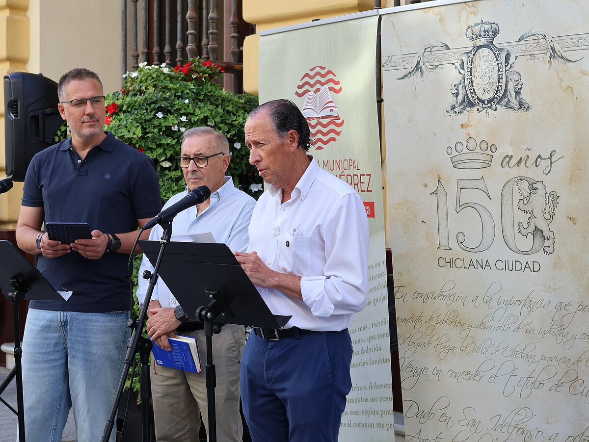 EL ALCALDE INICIA LA LECTURA CONTINUADA DE EL TROVADOR DE ANTONIO GARCÍA GUTIÉRREZ