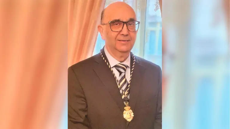 PRESENTA SU LIBRO SOBRE EL HERMANAMIENTO ENTRE BEDMAR Y AZAGRA