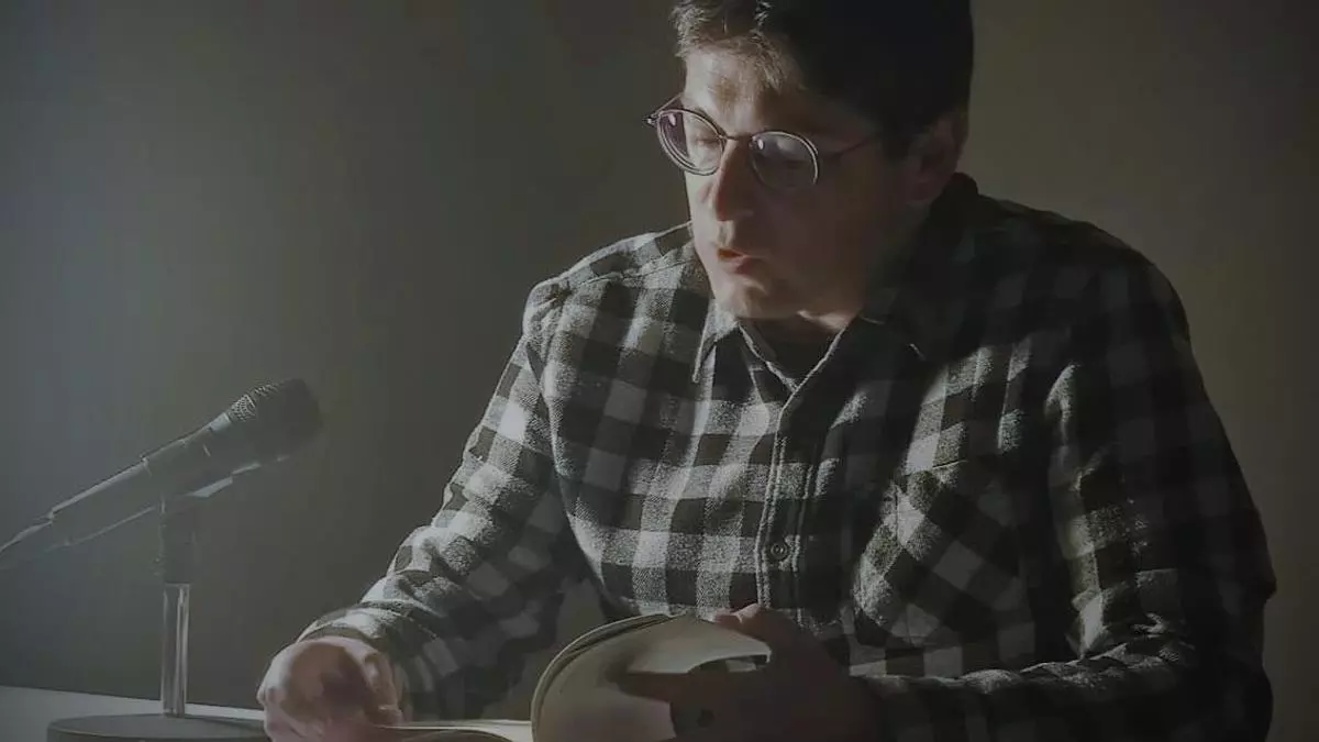 «LA CLAVE DE UNA POESÍA SINCERA RESIDE EN TRAICIONAR LA NORMA LITERARIA ESTABLECIDA»