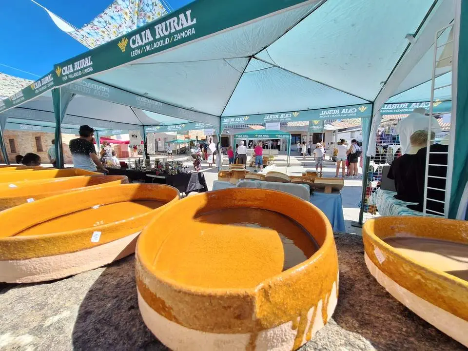 LA TRADICIÓN DEL BARRO SE CITA EN PERERUELA CON UNA NUEVA EDICIÓN DE ALFARERUELA