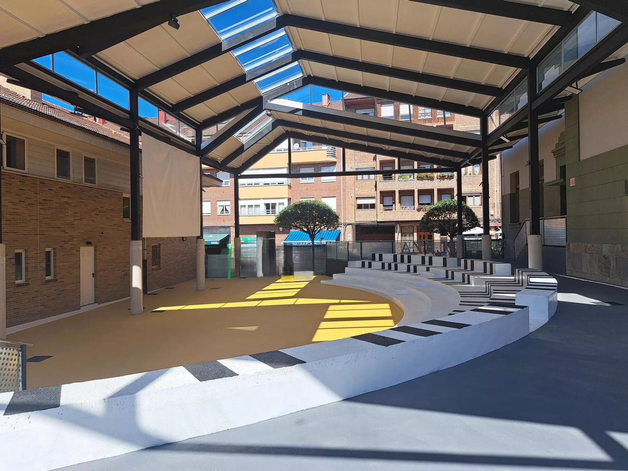 EL NUEVAS ESCUELAS GRADUADAS DE ARRIONDAS: UNA MODERNA ÁGORA MULTIFUNCIONAL