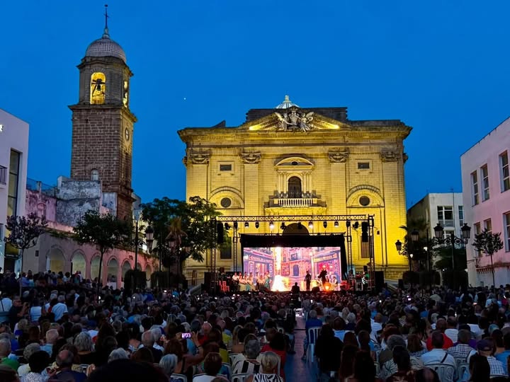 ÉXITO DE «LA VERBENA DE LA PALOMA» EN LA PLAZA MAYOR