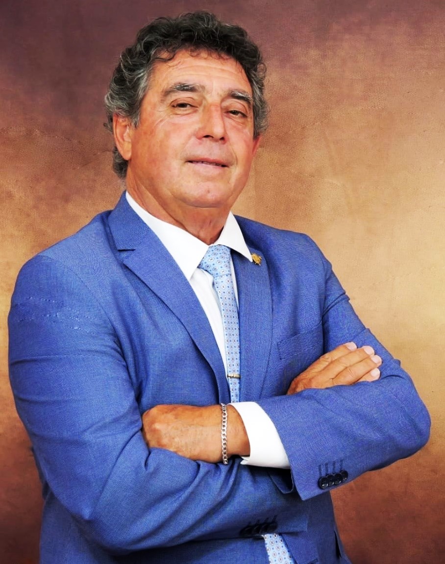 BAJO LA SOMBRILLA (I) . EMILIO MUÑOZ MARTÍNEZ. CREVILLENTE.