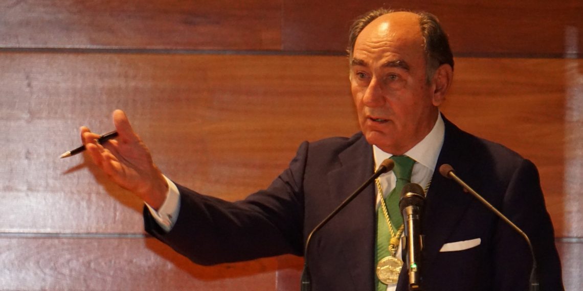 IGNACIO GALAN RECIBE LA MEDALLA DE ORO DE LOS CURSOS DE LA GRANDA POR SU TRAYECTORIA PROFESIONAL