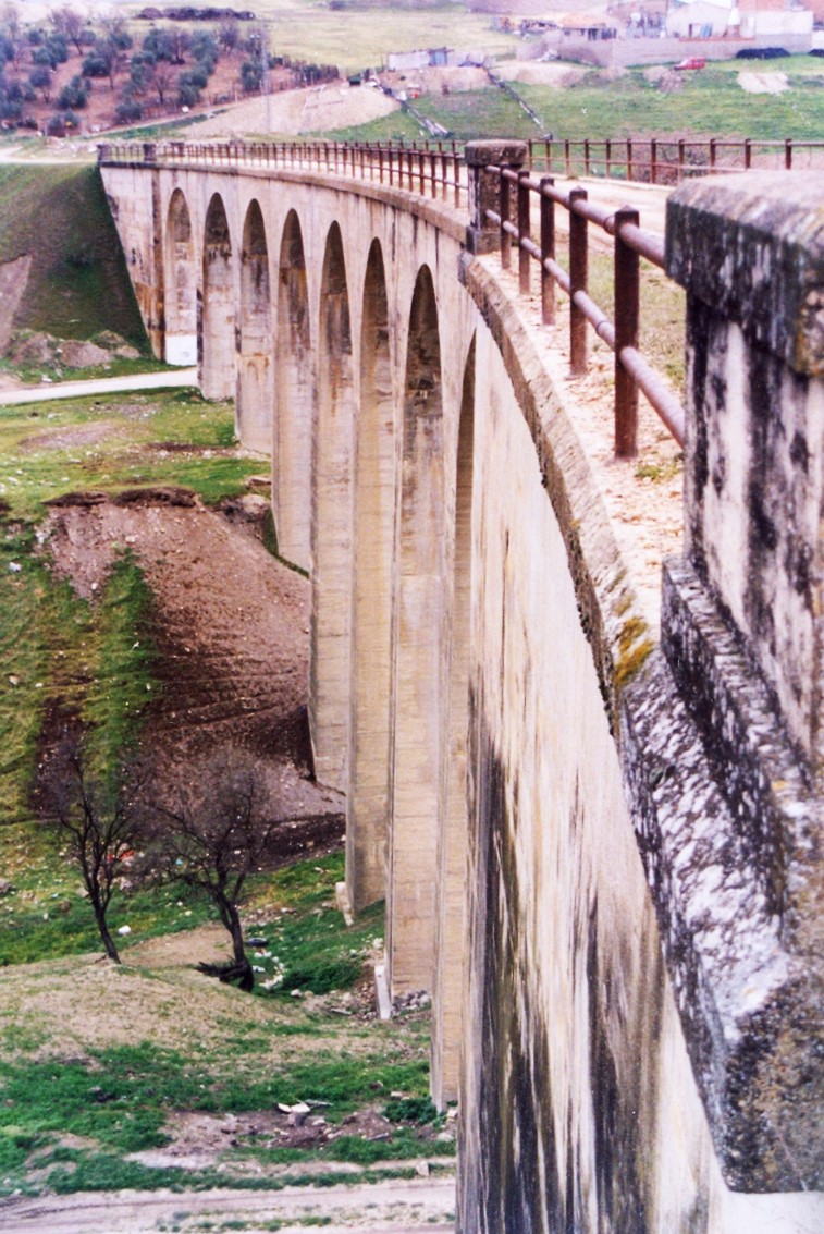 CIEN AÑOS DE “SUEÑOS ROTOS”: EL FERROCARRIL BAEZA-UTIEL,  COMUNICACIONES ANDALUCÍA. LEVANTE.