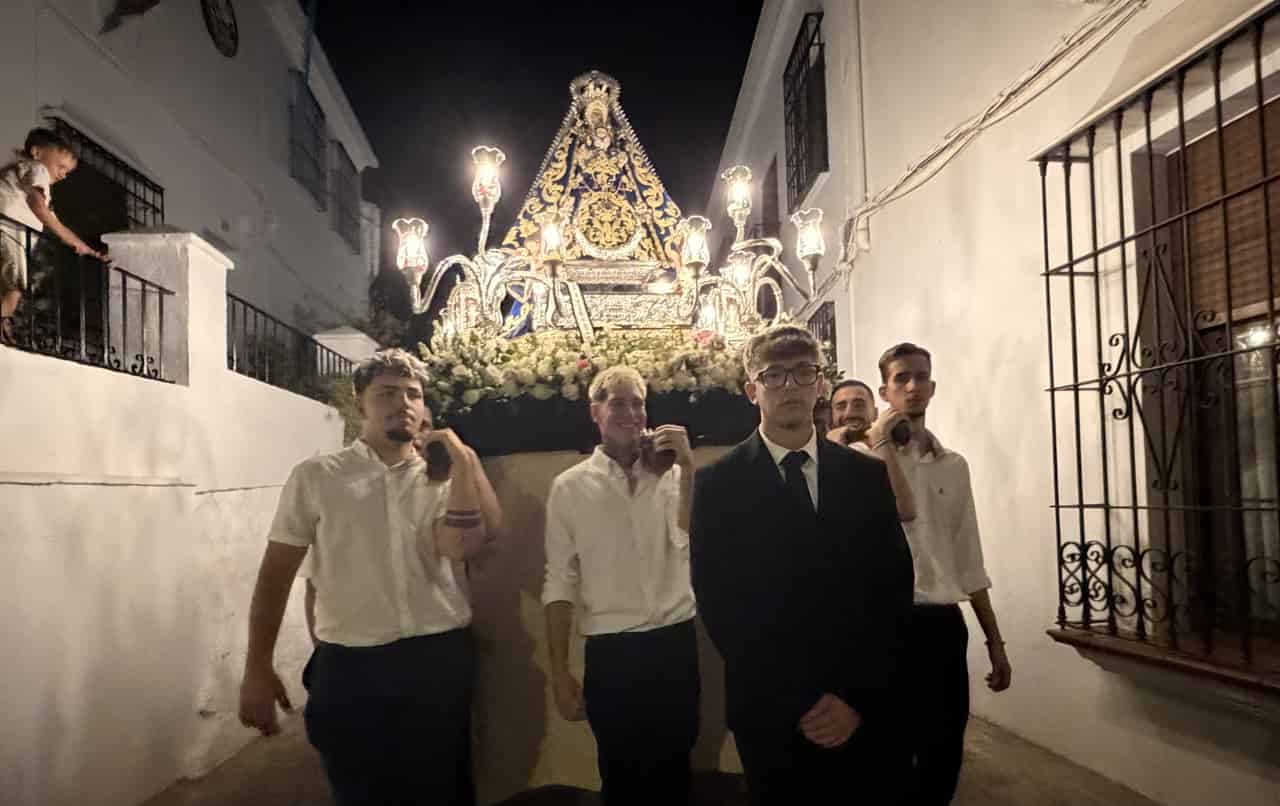 ZUHEROS SE RINDE A SU PATRONA EN LA SOLEMNE PROCESIÓN DE NUESTRA SEÑORA DE LOS REMEDIOS